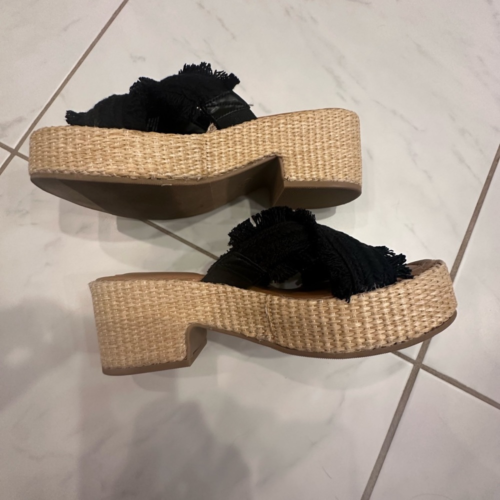 Universal Thread Black and Tan Wedge Sandals with Fringe - Picture 4 of 7